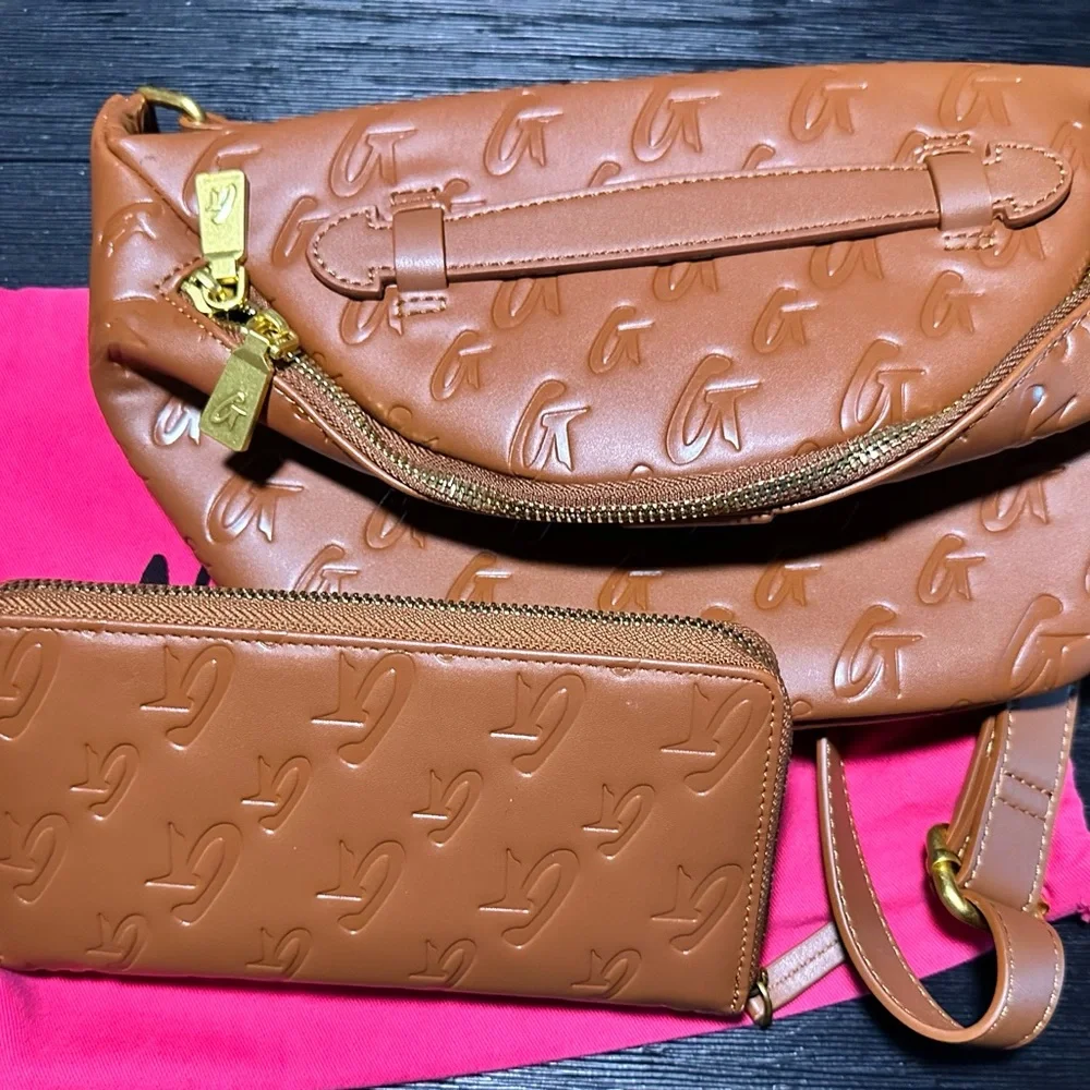 Elegant Tan Crossbody Bag with Wallet - Picture 2 of 9